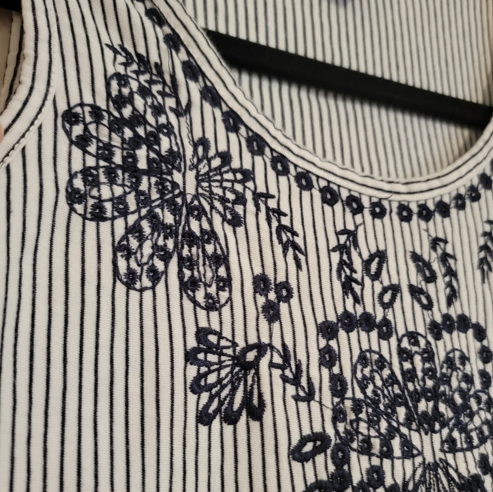 Embroidered Blouse - Picture 2 of 4